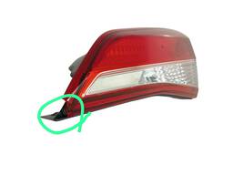 LANTERNA TRASEIRA DIREITA YARIS SEDAN 2019/(MALA) (AVARIA)
