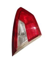 LANTERNA TRASEIRA ESQUERDA FOCUS SEDAN 2014 A 2015 (MALA)