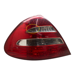 LANTERNA ESQUERDA MERCEDES-BENZ E350 03 A 06 A2118200564 DET