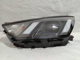farol esquerdo byd
