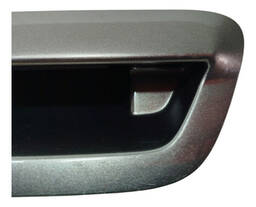 MAÇANETA TAMPA TRASEIRA JEEP COMPASS 2017 A 2025 ORIGINAL