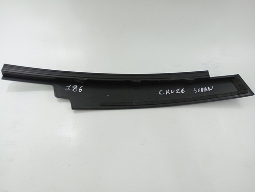 Moldura Coluna Porta Dianteira Ld Gm Cruze Sedan 12/16 Usado