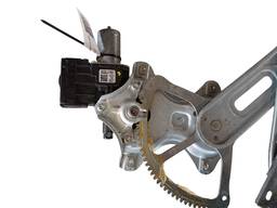 MÁQUINA DE VIDRO PORTA DIANTEIRA ESQUERDA COROLLA CROSS 22/