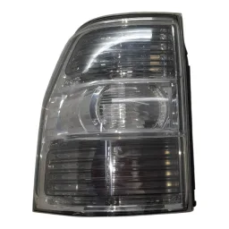 LANTERNA ESQUERDA MITSUBISHI  PAJERO FULL 07 A 21 C DETALHE