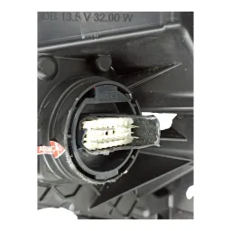 FAROL DIREITO RAM RAMPAGE LED ORIGINAL RH147001307 DET 23 A