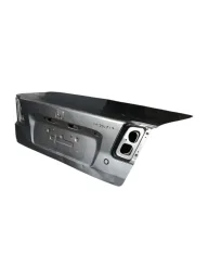 TAMPA TRASEIRA CIVIC 2001 2002 A 2006 DETALHE