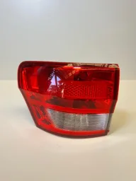 LANTERNA TRASEIRA ESQUERDA JEEP GRAND CHEROKEE 2012 2013