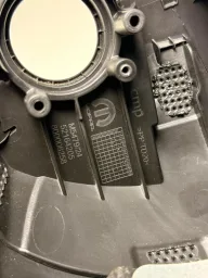 MOLDURA INFERIOR COLUNA DE DIREÇÃO FIAT FASTBACK 100262316