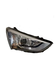 FAROL DIREITO SANTA FÉ 2013 - 2016 COM DETALHE S/ MÓDULO 921022W101