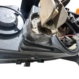 FAROL DIREITO ORIGINAL FIAT LINEA 2009 A 2016 DESCRIÇÃO
