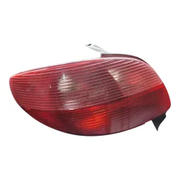 Lanterna Traseira Esquerda Peugeot 206 1999 2000 2001 A 2004