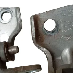 DOBRADIÇA PORTA TRASEIRA ESQUERDA ECOSPORT 2004/12