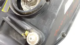 FAROL ESQUERDO ÔNIX PRISMA 2013 A 2019 CROMADO
