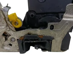 FECHADURA C/TRAVA DIANTEIRA ESQUERDA RENAULT MASTER 03 A 13