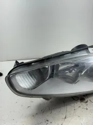 FAROL LADO ESQUERDO NEW FIESTA 2014 À 2019 DETALHE