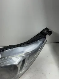 FAROL LADO ESQUERDO NEW FIESTA 2014 À 2019 DETALHE