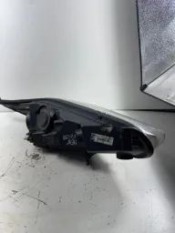 FAROL LADO ESQUERDO NEW FIESTA 2014 À 2019 DETALHE