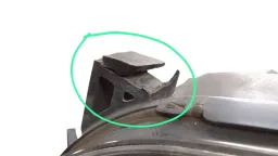 FAROL ESQUERDO SPIN 2013 2014 A 2018 MASCARA NEGRA AVARIA
