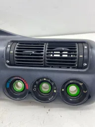 MOLDURA PAINEL INSTRUMENTOS ESCORT 1994/2001 DETALHE INTERNO