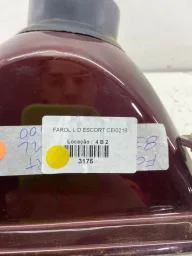 FAROL LADO DIREITO ESCORT 1983/1986 (DETALHE)