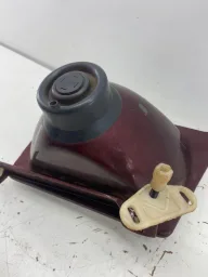 FAROL LADO DIREITO ESCORT 1983/1986 (DETALHE)