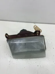 FAROL LADO DIREITO ESCORT 1983/1986 (DETALHE)