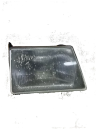 FAROL LADO DIREITO ESCORT 1983/1986 (DETALHE)