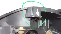 FAROL DIREITO PUNTO 2013/2017 PRETO MASC NEGRA AVARIA