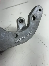 SUPORTE BOMBA DIREÇÃO ESCORT FIESTA ZETEC 1.8 1991 À 2000