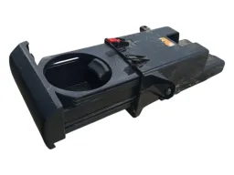 PORTA COPOS ESQUERDO HILUX 2016 A 2023