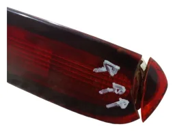 BREAK LIGHT LUZ TAMPA TRASEIRA HILUX 2016/2026 DETALHE
