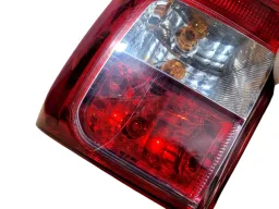 LANTERNA TRASEIRA ESQUERDA HILUX 2016 2018/... SEM LED