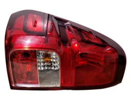 LANTERNA TRASEIRA ESQUERDA HILUX 2016 2018/... SEM LED