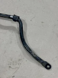 BARRA ESTABILIZADORA TRASEIRA  SANDERO 2012 2008 A 2014