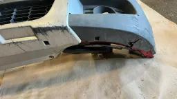PARACHOQUE DIANTEIRO SANDERO 2009 2013 A 2014 STEPWAY DETALH