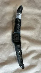 GRADE FIT COM EMBLEMA 2004 A 2008 DETALHE