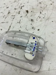 LUZ TETO CENTRAL KWID 2020 2017 A 2022 (DETALHE)