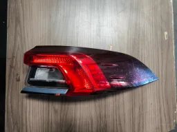 Lanterna Tras Direita Corolla 2020 a 25 S/ Led Canto DETALHE