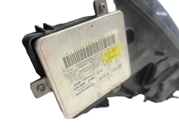 FAROL DIREITO AUDI A3 S3 2010 A 2013 C/ XENON