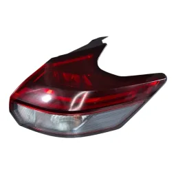 Lanterna Led Fumê Traseira Direita Nissan Kicks 22/24