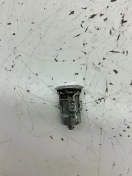MIOLO FECHADURA TAMPA TRASEIRA SANDERO 2015 A 2023