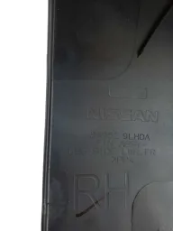 Acabamento coluna traseira direita Nissan March 1.6 2016