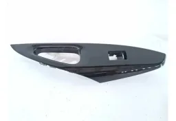 Acabamento Botão Traseir Esquerdo Corolla Hibrid 2019 a 2023
