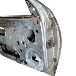 PORTA DIANTEIRA ESQUERDA CORSA / CLASSIC 1996 1997 A 2016