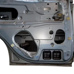 PORTA TRASEIRA ESQUERDA CORSA / CLASSIC 1996 2000 A 2016