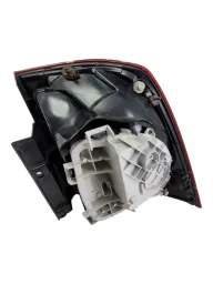 LANTERNA TRASEIRA ESQUERDA RENAULT OROCH 2016 2022 DETALHE