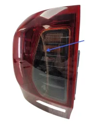 LANTERNA TRASEIRA ESQUERDA RENAULT OROCH 2016 2022 DETALHE