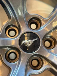 RODA TRASEIRA ORIGINAL FORD MUSTANG MACH 1 ARO 19 LR3C-1007-VA