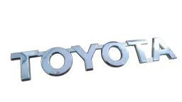 Emblema tampa traseira TOYOTA (Hillux) 2017/...
