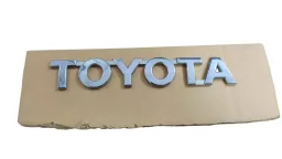 EMBLEMA TAMPA TRASEIRA TOYOTA (HILLUX) 2017/...